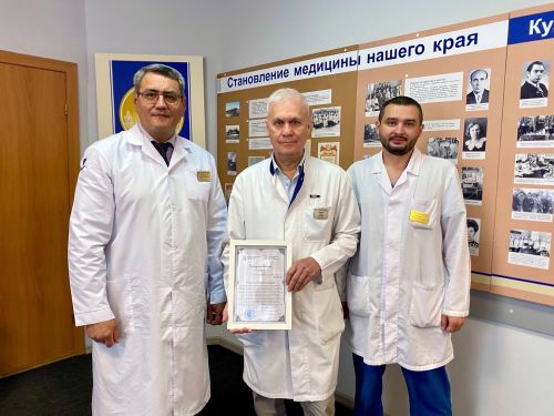 Табибны аягүрә басып озаттылар