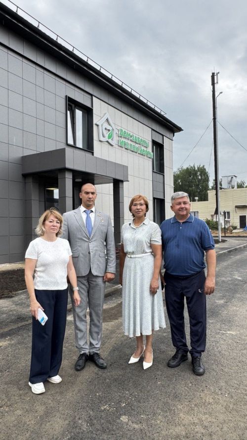 Бүген Яшел Үзәнгә министр Эльмира Зарипова һәм Россия Герое Рәсим Баксиков сәфәр кылды