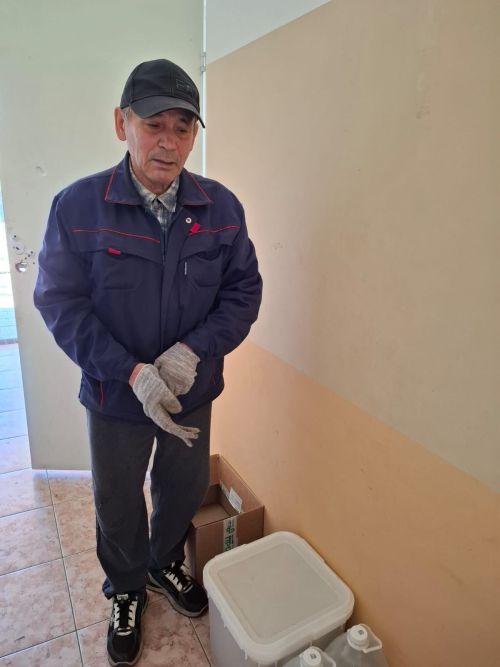 Татар Танае авылында яшәүче фронтка озату өчен 33 кг бал тапшырды