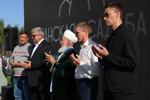 Яңа бистә туган көнен билгели: район башлыгы юл вәгъдә итте