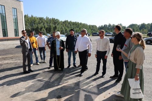 Яңа бистә туган көнен билгели: район башлыгы юл вәгъдә итте