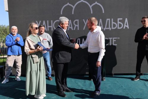 Яңа бистә туган көнен билгели: район башлыгы юл вәгъдә итте
