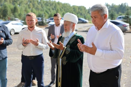 Яңа бистә туган көнен билгели: район башлыгы юл вәгъдә итте