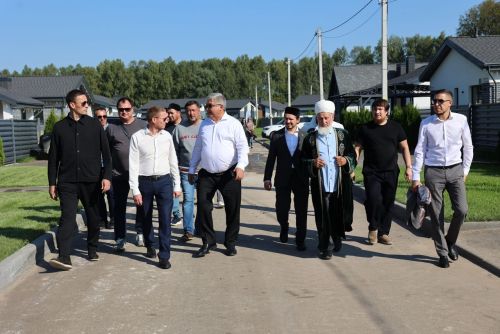 Яңа бистә туган көнен билгели: район башлыгы юл вәгъдә итте