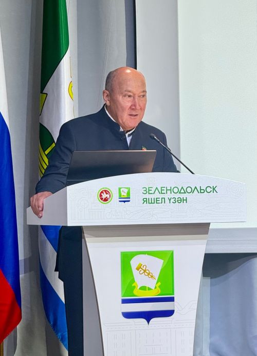 Марат Әхмәтов Яшел Үзән районы Советының беренче сессиясендә катнашты, анда башлык итеп Михаил Афанасьев сайланды
