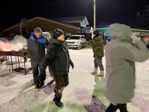 Олы Яке авылының «Тынычлык» урамында яшәүчеләр Яңа ел бәйрәме оештырган
