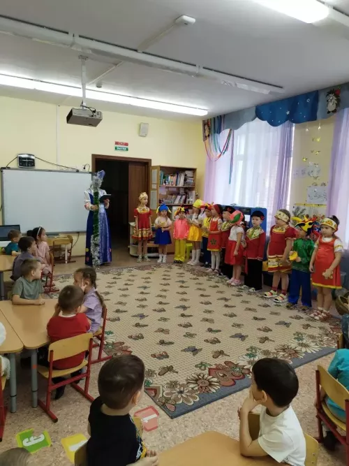 «Йолдызлык» 10нчы номерлы балалар бакчасында Раштуа колядкалары узды
