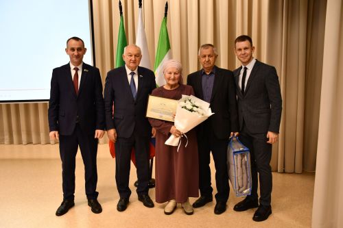 Олы Ачасыр: Канәгатьлек һәм хезмәт тәҗрибәсе