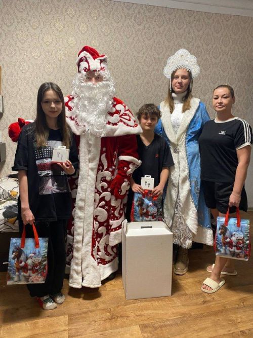 Дәүләт Советы депутаты Ренат Мистахов Яңа ел алдыннан «Гнездышко» приютында тәрбияләнүче балаларны котлады