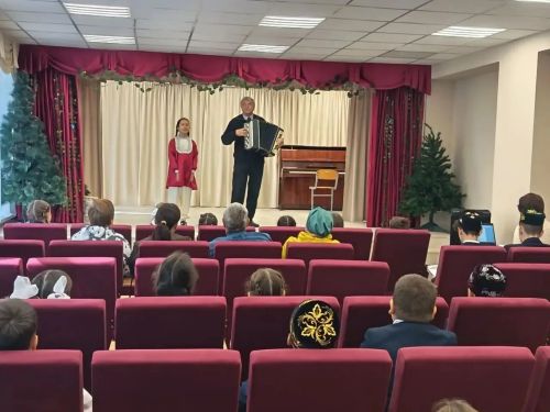 Әйшә гимназиясендә «Әбием, әбекәем» дип исемләнгән җылы һәм күңелле кичә узды