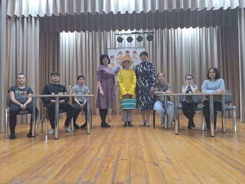 Мулла Иле мәдәният йортында яшүсмерләр өчен «Көзге бал» бәйрәме үткәрелде