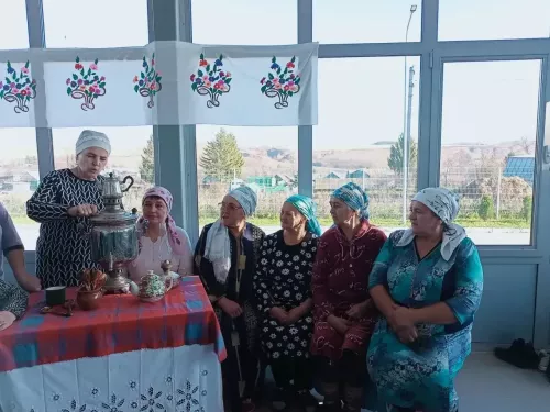 Олы Ачасырда өлкәннәр өчен «Самовар янында кунакта» дип исемләнгән очрашу узды