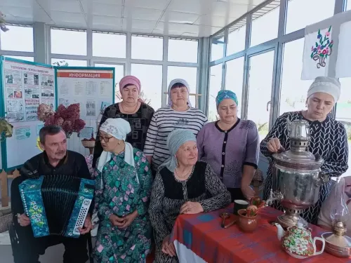 Олы Ачасырда өлкәннәр өчен «Самовар янында кунакта» дип исемләнгән очрашу узды