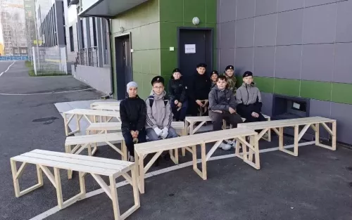 «Патриот» юнармия отряды әгъзалары һава һөҗүменнән саклану урыны өчен эскәмияләр ясаган