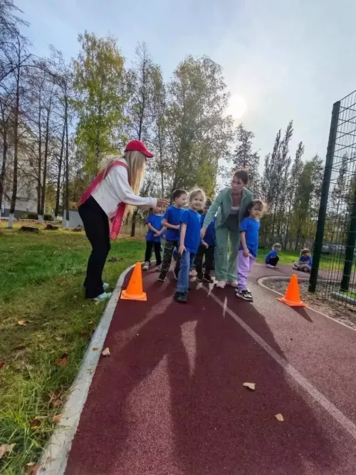 Яшел Үзән шәһәренең 4нче гомуми урта белем бирү мәктәбендә ГТО спорт фестивале узды