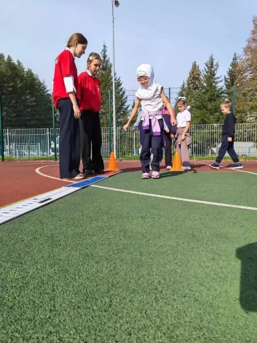 Яшел Үзән шәһәренең 4нче гомуми урта белем бирү мәктәбендә ГТО спорт фестивале узды