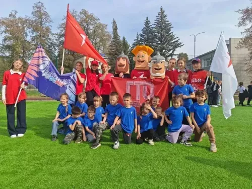 Яшел Үзән шәһәренең 4нче гомуми урта белем бирү мәктәбендә ГТО спорт фестивале узды