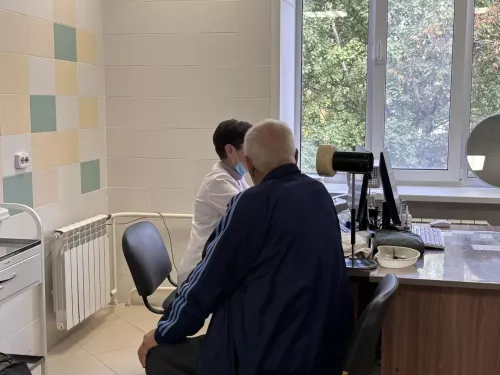 РКБ белгечләре Яшел Үзәнгә ишетү аппаратлары тапшыру һәм урында инструктаж үткәрү өчен килде