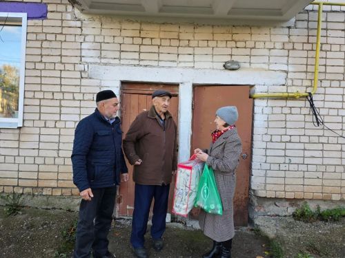 Бишнә авылының иң өлкән кешесен 90 яшьлек юбилее белән котладылар
