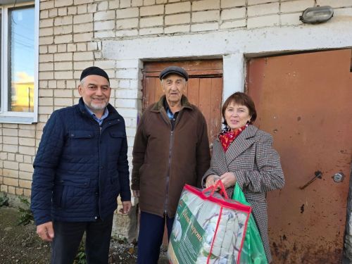 Бишнә авылының иң өлкән кешесен 90 яшьлек юбилее белән котладылар