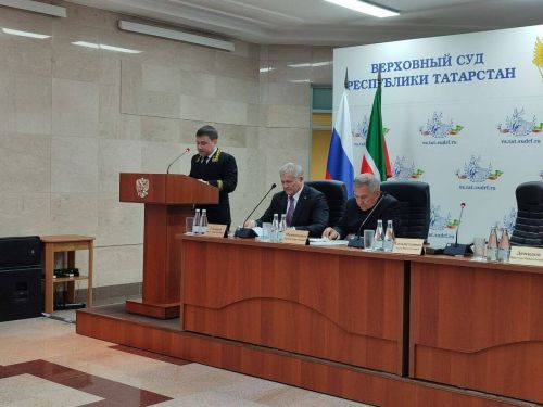 Рөстәм Миңнеханов кибермошенниклыкка бәйле судларның йөкләнешен билгеләп үтте