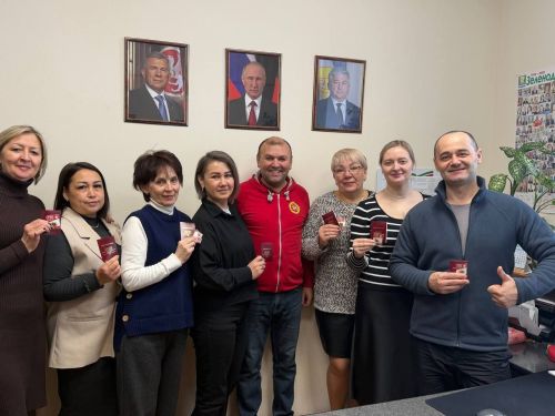 Документлар әйләнеше һәм гражданнар мөрәҗәгатьләре белән эшләү бүлеге хезмәткәрләренә лаеклы ГТО билгеләрен тапшырдылар