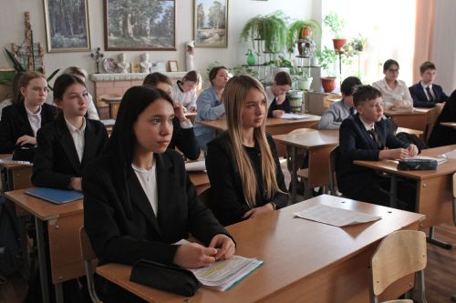 Яшел Үзәннең 3нче гимназиясендә «Үз халкын данлаган татарлар» дип аталган XI Бөтенроссия фәнни-гамәли конференция узды