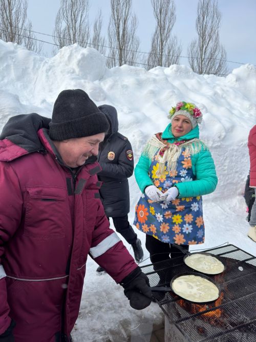 Акьегет, Норлат, Күгәй мәдәният йортлары хезмәткәрләре Яшел Үзәндәге Май чабу бәйрәмендә 100 литрга якын коймак пешергән