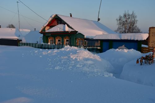 Бер ай эчендә 17 татарстанлы кар чистартканда түбәдән егылып, хастаханәгә эләккән