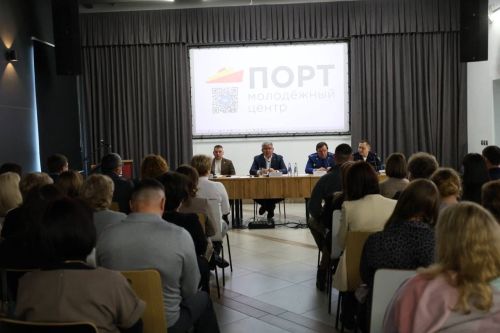 Яшел Үзәндә балигъ булмаганнар арасында хокук бозуларны профилактикалау буенча утырыш узды