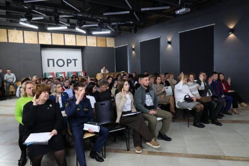 Яшел Үзәндә балигъ булмаганнар арасында хокук бозуларны профилактикалау буенча утырыш узды
