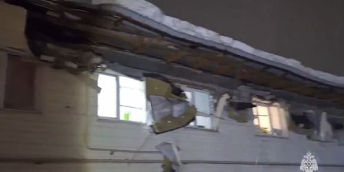 Яшел Үзән районында кар авырлыгыннан ике катлы йортның түбәсе ишелгән