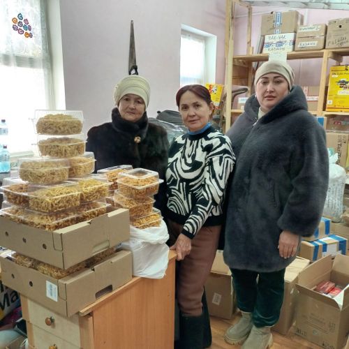 Олы Шырдан авылының уңган кызлары МХОда катнашучы егетләребезгә чәк-чәк әзерләде