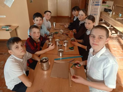 Усман Әлмиев исемендәге Акъегет төп гомуми белем бирү мәктәбендә окоп шәмнәре ясау тукталмый