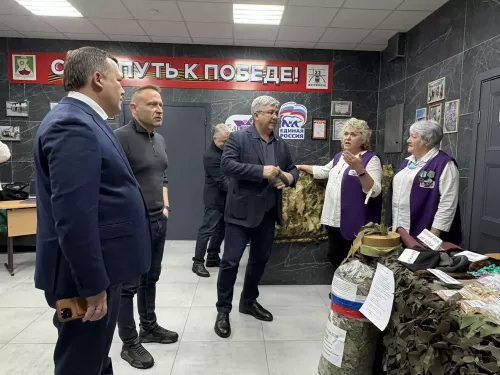Волонтер хатын-кызларга лаеклы бүләкләр тапшырылды