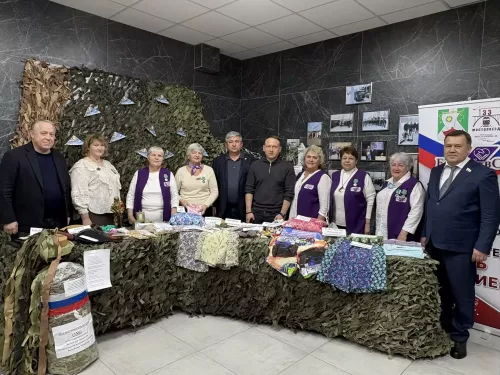 Волонтер хатын-кызларга лаеклы бүләкләр тапшырылды