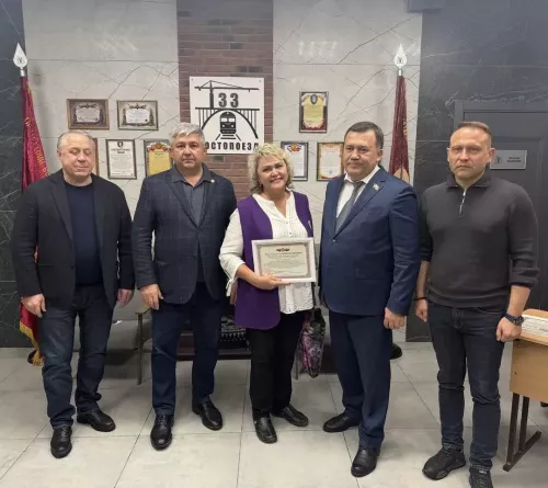 Волонтер хатын-кызларга лаеклы бүләкләр тапшырылды