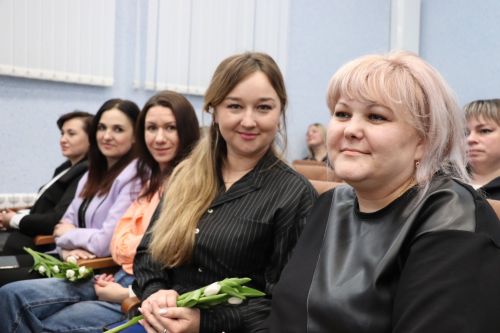 Яшел Үзәндә эчке эшләр органнарында хезмәт итүче хатын-кызларны тәбрикләделәр