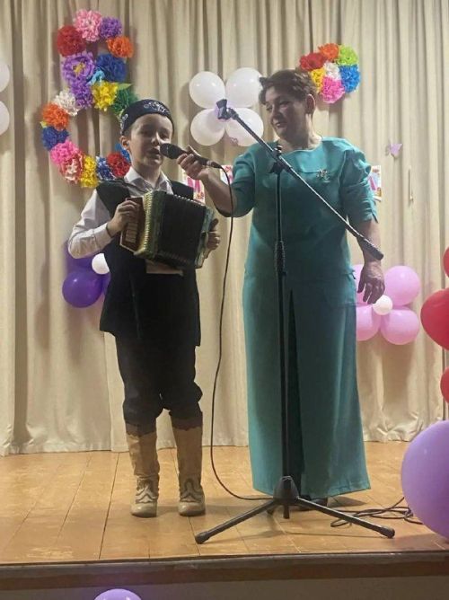 Уразлы авылы клубында 8 Март – Халыкара хатын-кызлар көне уңаеннан бәйрәм концерты узды