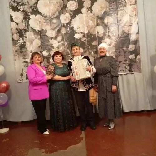 Тау Иле мәдәният йортында «Язлар ямьле Сезнең белән» дигән бәйрәм кичәсе узды