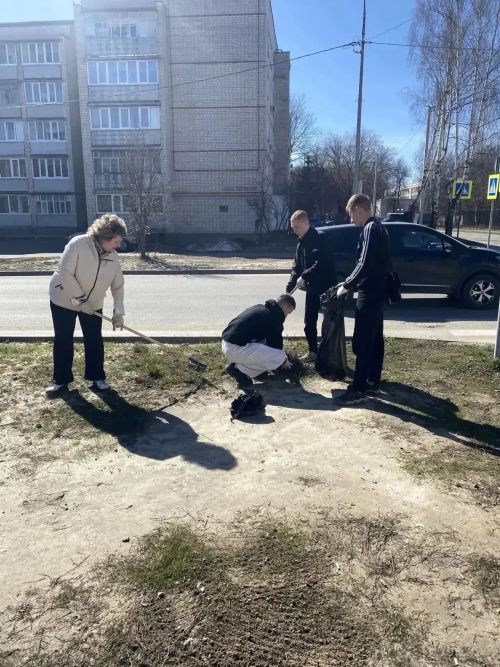 Яшел Үзән суднолар төзү көллияте студентлары һәм хезмәткәрләре шәһәр өмәсендә катнашты