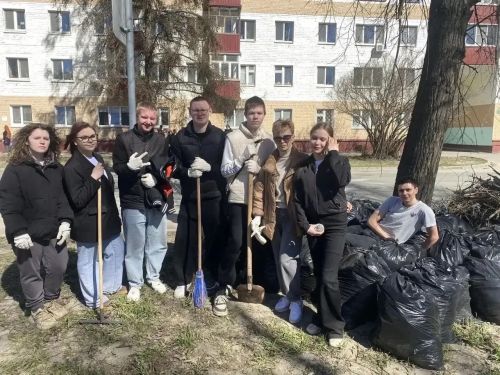 Яшел Үзән суднолар төзү көллияте студентлары һәм хезмәткәрләре шәһәр өмәсендә катнашты