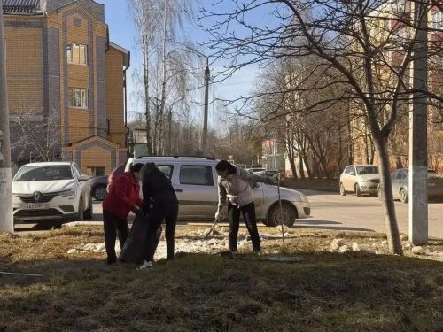 Яшел Үзән суднолар төзү көллияте студентлары һәм хезмәткәрләре шәһәр өмәсендә катнашты