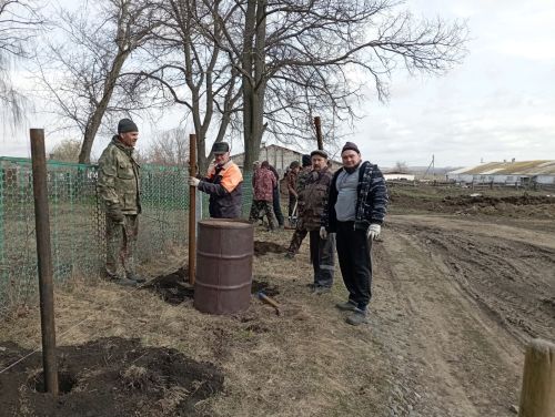Күгәй авылында Морза урамы зиратын төзекләндерә башладылар