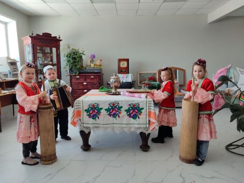 Бишнә мәдәният йорты: каникулларда балалар өчен тарихка сәяхәт үткәрделәр