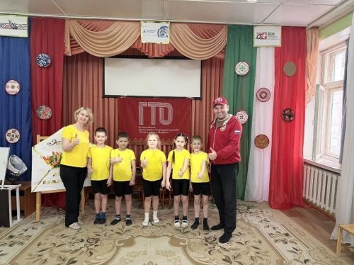 «Красная Шапочка» балалар бакчасы әзерлек төркеме тәрбияләнүчеләре һәм хезмәткәрләре ГТО нормативлары тапшырды