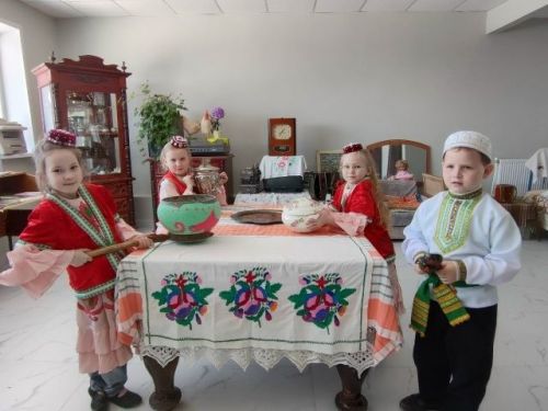 Бишнә мәдәният йорты: каникулларда балалар өчен тарихка сәяхәт үткәрделәр