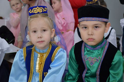 Әйшә гимназиясендә «Чәчәкләр китерегез Тукайга...» дигән шигырь уку бәйгесе узды