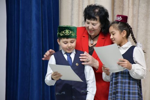 Әйшә гимназиясендә «Чәчәкләр китерегез Тукайга...» дигән шигырь уку бәйгесе узды