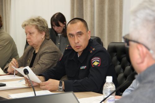 Районда булган юл фаҗигасе уңаеннан балигъ булмаганнар эшләре һәм хокукларын яклау буенча чираттан тыш киңәйтелгән утырыш узды